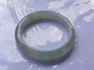 氷翡翠バングル