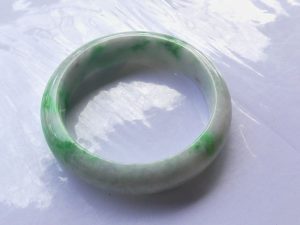 本翡翠バングル