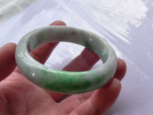 本翡翠バングル
