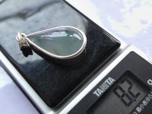 氷翡翠ペンダント