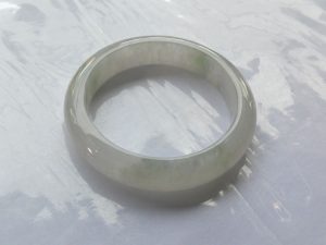 氷翡翠バングル