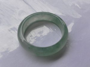 氷翡翠バングル