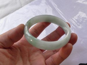 本翡翠バングル