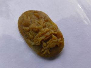 黄翡翠カービング