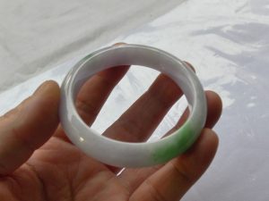 本翡翠バングル