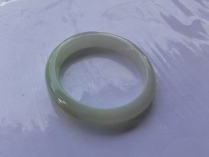 本翡翠卵型バングル　　美雪