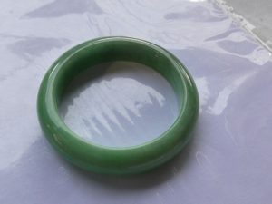 本翡翠バングル