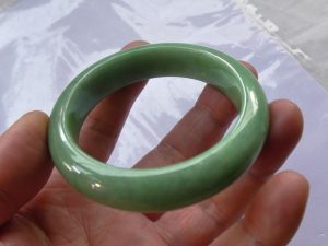 本翡翠バングル