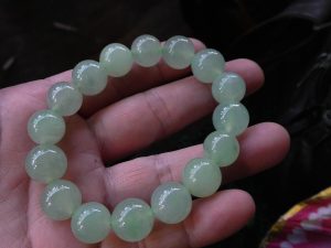 氷翡翠ビーズブレスレット