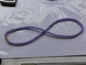 ラベンダー翡翠ビーズネックレス