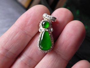 ろうかん翡翠ルース