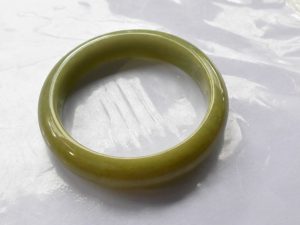 黄翡翠バングル