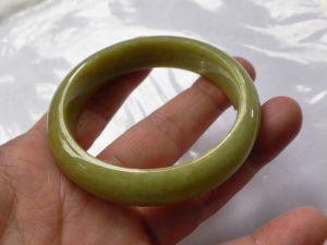 黄翡翠バングル