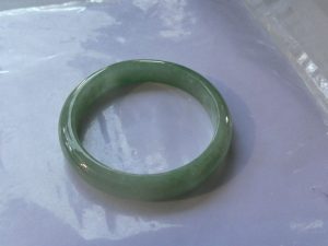 本翡翠バングル