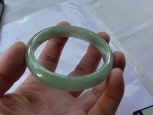 本翡翠バングル
