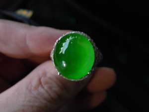 蛍光翡翠ルース