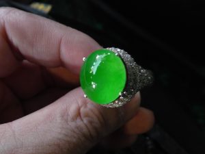 蛍光翡翠ルース
