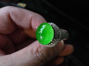 蛍光翡翠ルース