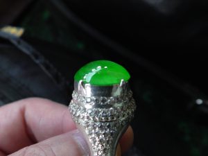 蛍光翡翠ルース