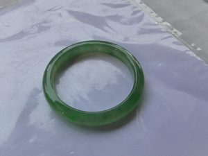 氷翡翠バングル　　マドレーヌ