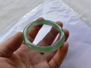 氷翡翠バングル