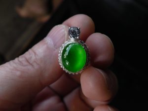 蛍光翡翠ルース