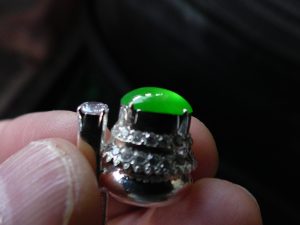 蛍光翡翠ルース