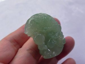 本翡翠カービング