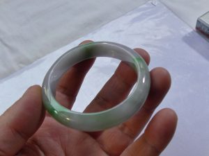本翡翠バングル