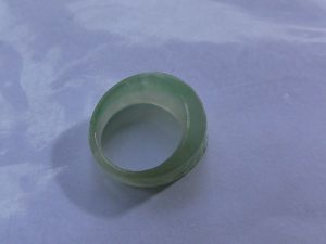 氷翡翠彫刻リング