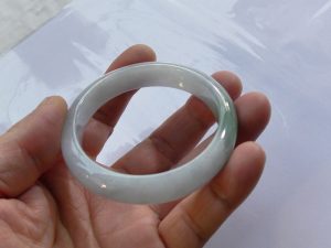 本翡翠バングル
