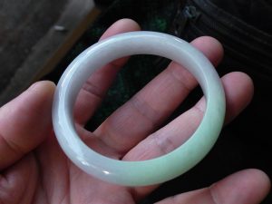 本翡翠バングル
