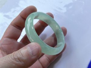氷翡翠バングル
