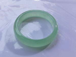 氷翡翠バングル