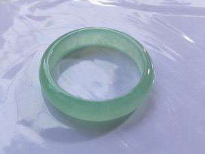 氷翡翠バングル