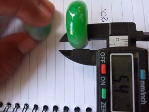 くりぬき翡翠リング中石付