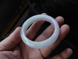 氷翡翠バングル