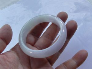 氷翡翠バングル