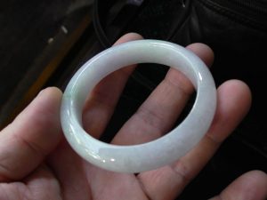 氷翡翠バングル