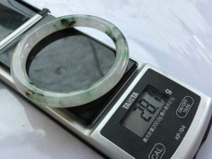 氷翡翠卵型バングル