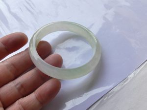 氷翡翠バングル