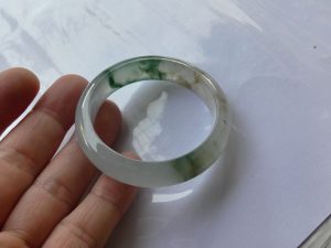 氷翡翠バングル