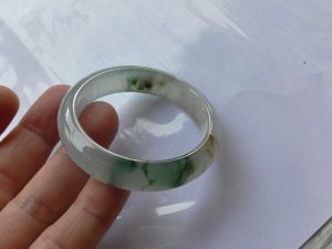 氷翡翠バングル