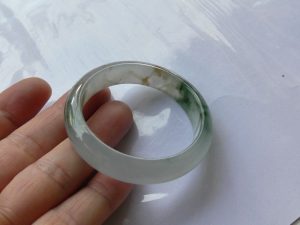 氷翡翠バングル