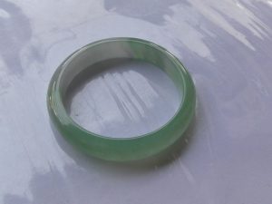 氷翡翠バングル