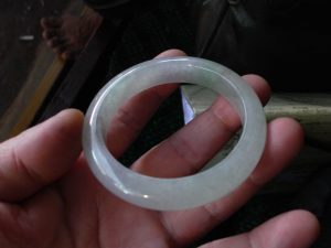 氷翡翠バングル
