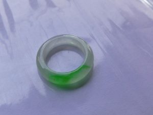 高級くりぬき翡翠リング