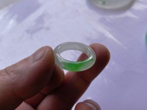 高級くりぬき翡翠リング