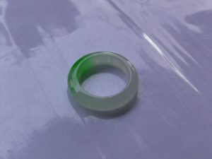 高級くりぬき翡翠リング
