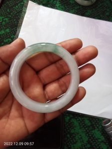氷翡翠バングル